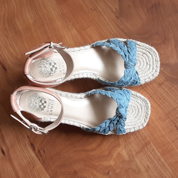 Vince Camuto wedge sandal - Picture 1 of 11